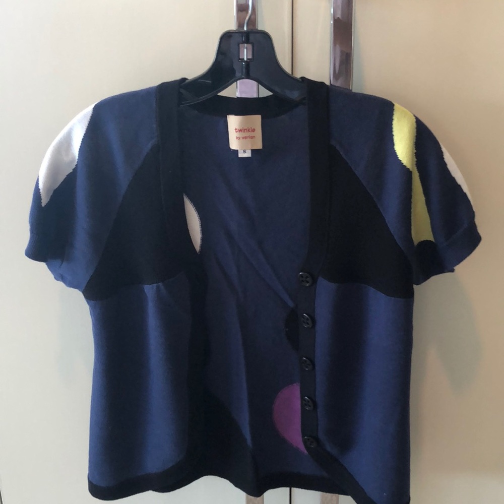 Abstract colorful short-sleeve knit sweater
